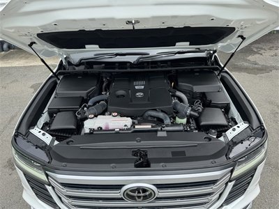 صورة 36 لـ 2021 Toyota LAND CRUISER 300