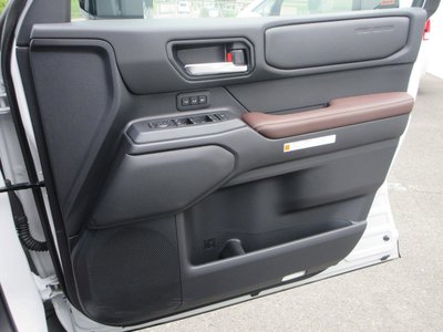 صورة 39 لـ 2024 Toyota LAND CRUISER 250