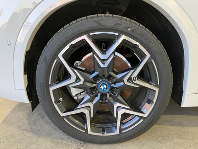 2025 BMW IX2 thumbnail 25
