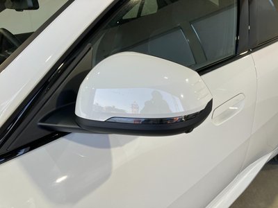 2025 BMW IX2 thumbnail 21