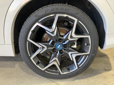 2025 BMW IX2 thumbnail 22