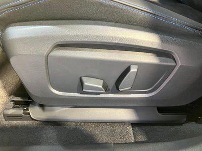 2025 BMW IX2 thumbnail 28