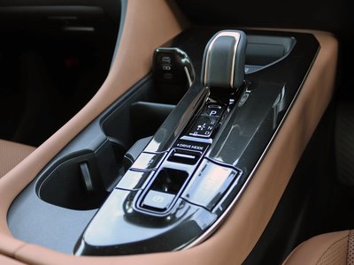 صورة 12 لـ 2025 Toyota CROWN SPORT