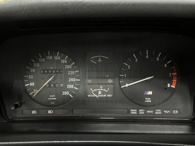صورة 24 لـ 1988 BMW M5