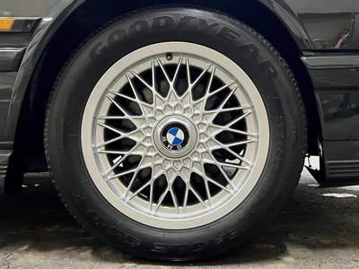 صورة 28 لـ 1988 BMW M5
