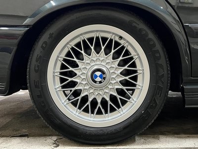 صورة 30 لـ 1988 BMW M5
