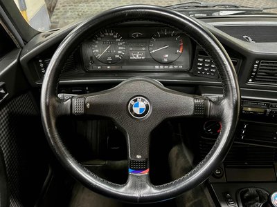 صورة 8 لـ 1988 BMW M5