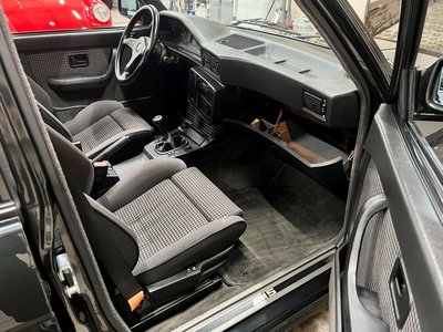 صورة 46 لـ 1988 BMW M5