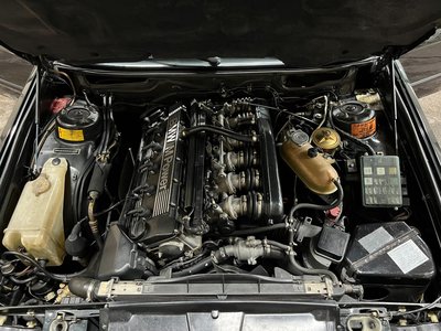 صورة 18 لـ 1988 BMW M5