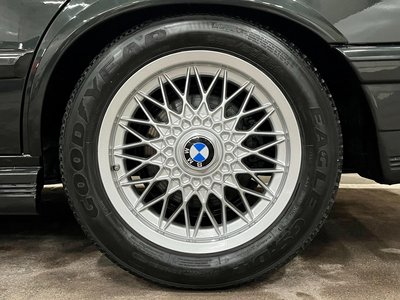 صورة 31 لـ 1988 BMW M5