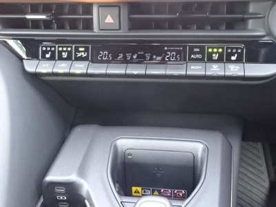 صورة 34 لـ 2022 Toyota CROWN CROSSOVER