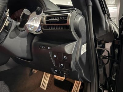 صورة 41 لـ 2019 Lexus RC