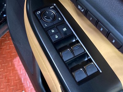 2025 Lexus NX thumbnail 41