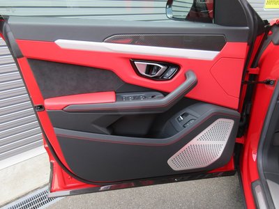 صورة 40 لـ 2019 Lamborghini URUS
