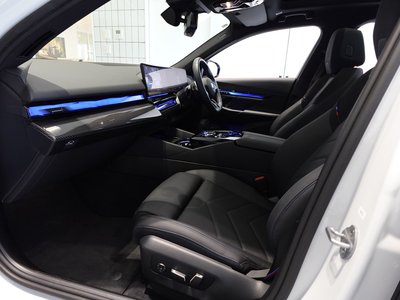 2025 BMW I5 TOURING photo 24