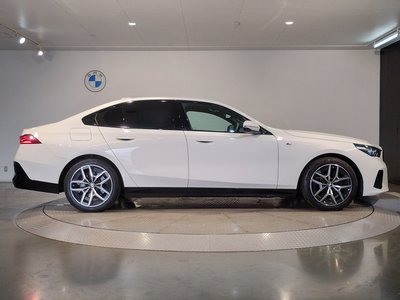 2024 BMW 5 SERIES 照片 9