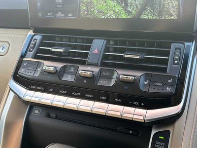 2023 Toyota LAND CRUISER 300 thumbnail 17