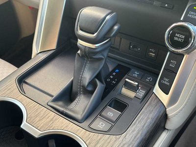 2023 Toyota LAND CRUISER 300 thumbnail 18