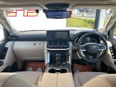 2023 Toyota LAND CRUISER 300 photo 6