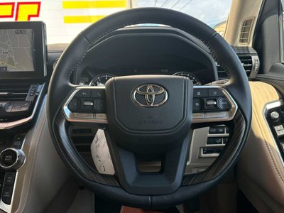 2023 Toyota LAND CRUISER 300 photo 7