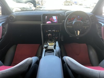 صورة 4 لـ 2017 Nissan GT-R