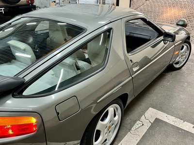 1987 Porsche 928 照片 40