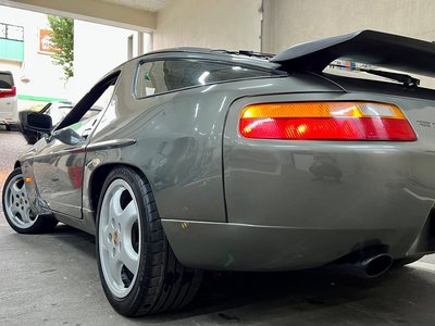 1987 Porsche 928 照片 47