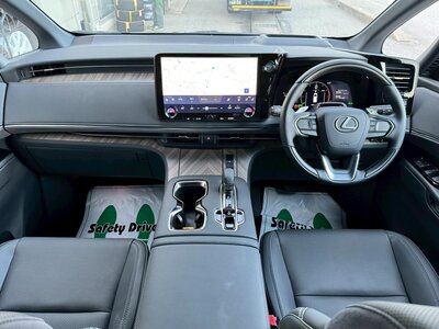 صورة 21 لـ 2024 Lexus LM