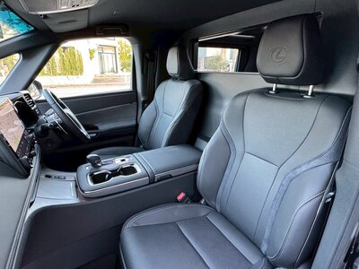صورة 31 لـ 2024 Lexus LM