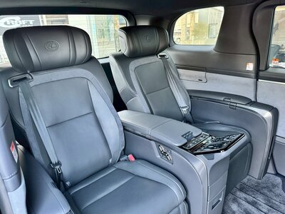 صورة 33 لـ 2024 Lexus LM