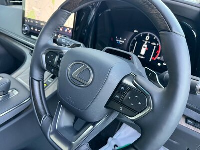 صورة 44 لـ 2024 Lexus LM