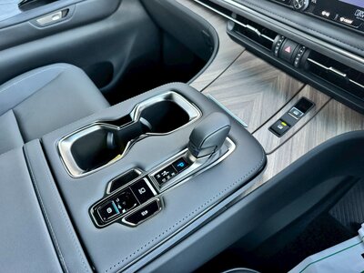 صورة 53 لـ 2024 Lexus LM