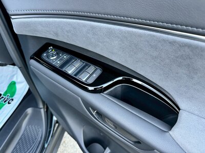 صورة 58 لـ 2024 Lexus LM