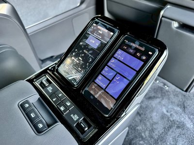صورة 39 لـ 2024 Lexus LM