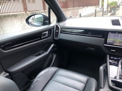 2019 Porsche CAYENNE thumbnail 21