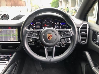 2019 Porsche CAYENNE photo 16