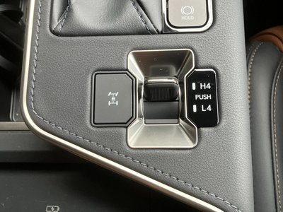 2025 Lexus GX photo 49