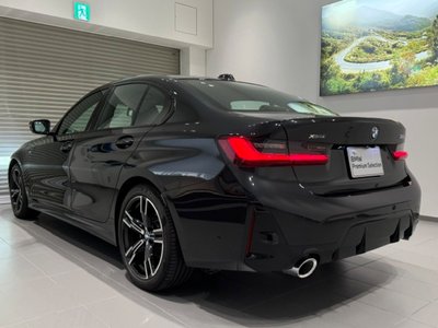 2025 BMW 3 SERIES photo 9