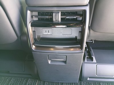 صورة 72 لـ 2025 Toyota ALPHARD