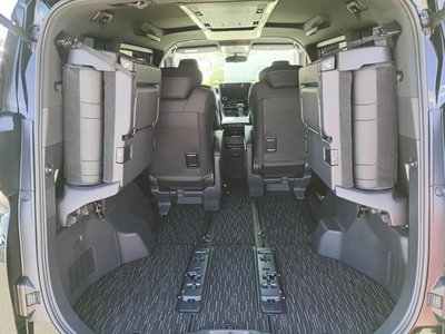 صورة 70 لـ 2025 Toyota ALPHARD