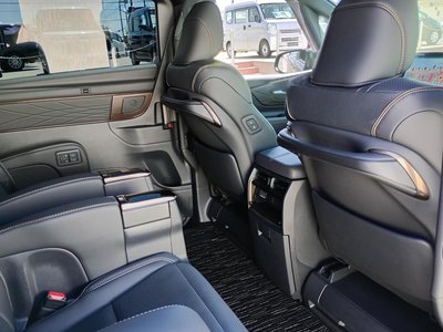 صورة 59 لـ 2025 Toyota ALPHARD