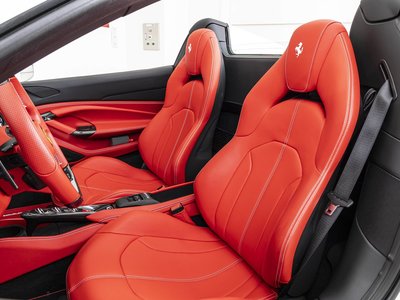 صورة 13 لـ 2023 Ferrari F8 SPIDER