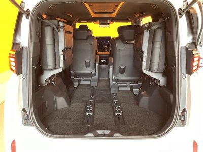 صورة 22 لـ 2025 Toyota ALPHARD