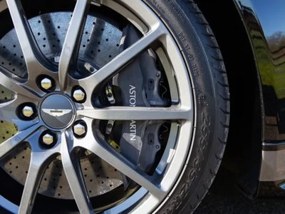 2018 Aston Martin V12 VANTAGE ROADSTER 照片 21