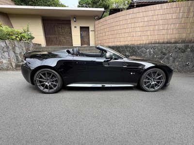 2018 Aston Martin V12 VANTAGE ROADSTER 照片 2