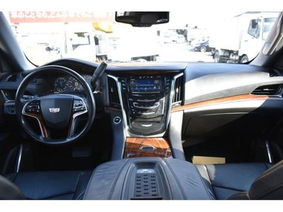 2015 Cadillac ESCALADE photo 3