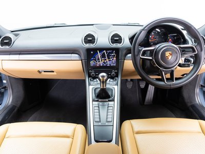 2018 Porsche 718 photo 2
