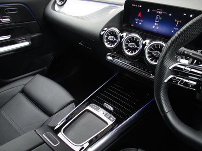 2025 Mercedes-BENZ GLA thumbnail 42