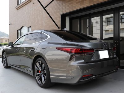2022 Lexus LS photo 2