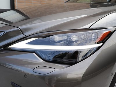 2022 Lexus LS thumbnail 35
